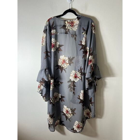 Truth Kimono, Grey With Magnolia Flowers 3XL - Picture 2 of 3
